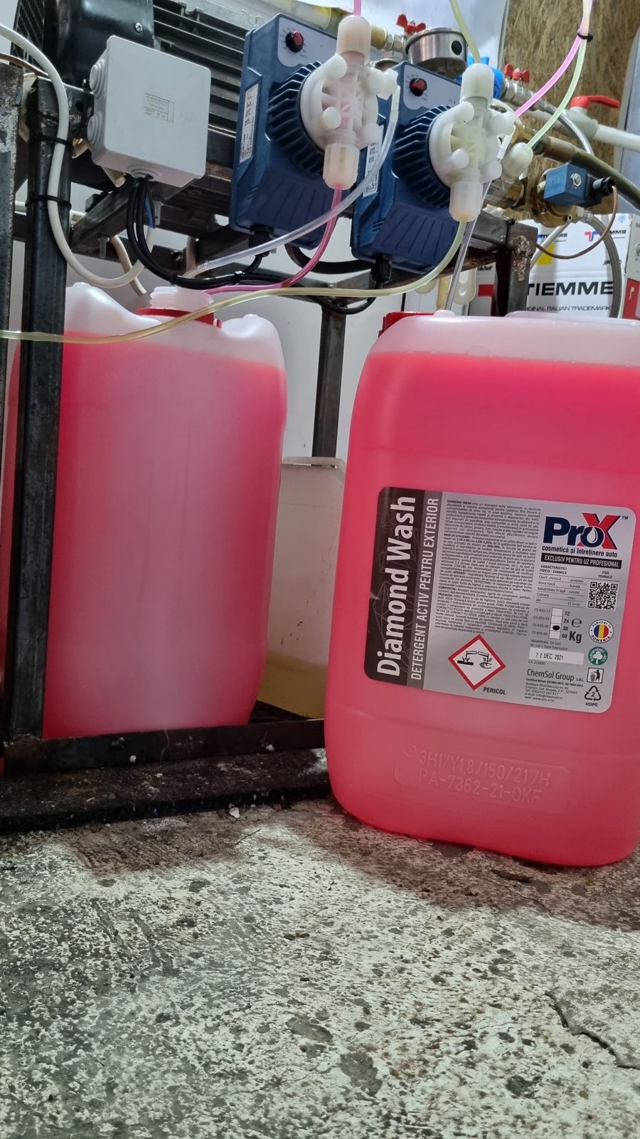 Șampon auto profesional ProX Diamond Wash folosit la spălătorie